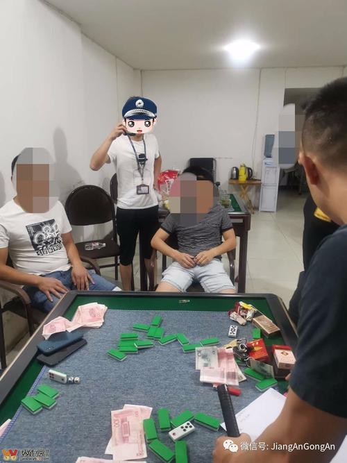 Đối tượng Nguyễn Văn Hải cùng tang vật là hêrôin và súng, đạn.
